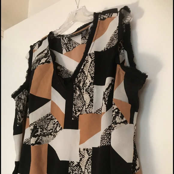 Sleeveless Patchwork Blouse - Picture 2 of 2